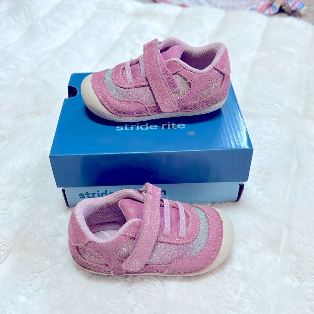 Stride Rite Sneaker - 5.5